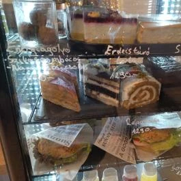 DÓZIS - Fine Pastries & Specialty Coffee Budapest - Belső