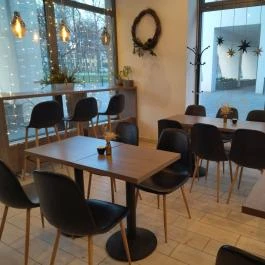 DÓZIS - Fine Pastries & Specialty Coffee Budapest - Belső