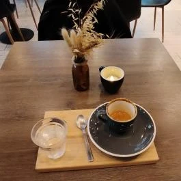 DÓZIS - Fine Pastries & Specialty Coffee Budapest - Étel/ital