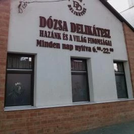 Dózsa Delikátesz Nyíregyháza - Külső kép