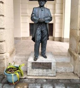 Dr. Sopronyi-Thurner Mihály szobra