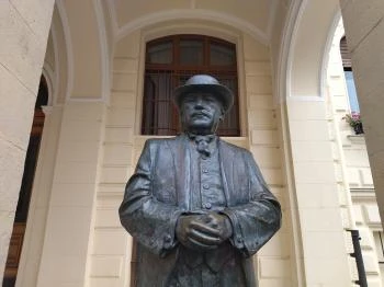 Dr. Sopronyi-Thurner Mihály szobra Sopron