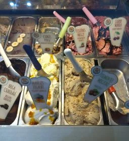 Dream Cream - Ice Cream & Bubble Waffle Budapest