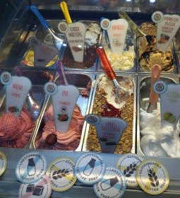 Dream Cream - Ice Cream & Bubble Waffle Budapest