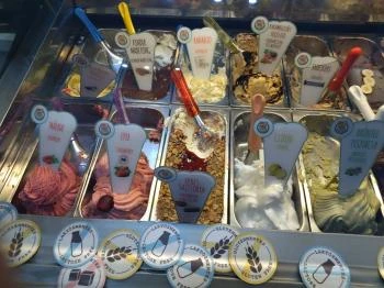 Dream Cream - Ice Cream & Bubble Waffle Budapest Budapest