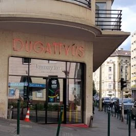 Dugattyús Budapest - Külső kép