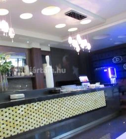 Duna Garden Hotel Étterme