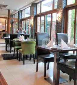 Duna Garden Hotel Étterme