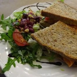 Dzsángó Budapest - Étel/ital