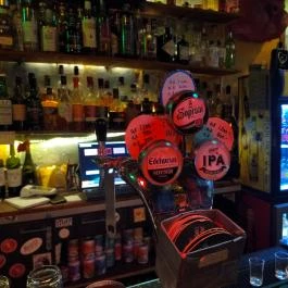 Dzzs Bár Budapest - Étel/ital