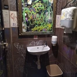 Dzzs Bár Budapest - Mosdó