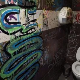 Dzzs Bár Budapest - Mosdó