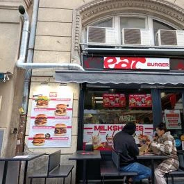 EAT Burger Budapest - Külső kép