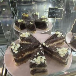 Édes Szonja Cukrászda & Kávézó Budapest - Étel/ital