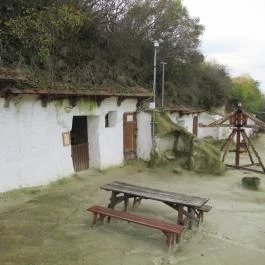 Sáfrány Kert és Egerszalóki Barlanglakások, Egerszalók - 