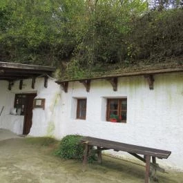 Sáfrány Kert és Egerszalóki Barlanglakások, Egerszalók - 