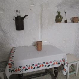 Sáfrány Kert és Egerszalóki Barlanglakások, Egerszalók - 