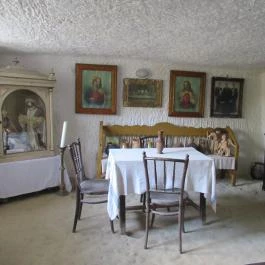 Sáfrány Kert és Egerszalóki Barlanglakások, Egerszalók - 