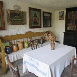 Sáfrány Kert és Egerszalóki Barlanglakások, Egerszalók - 