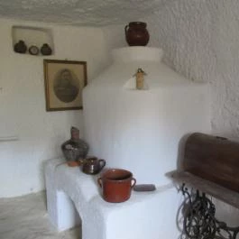 Sáfrány Kert és Egerszalóki Barlanglakások, Egerszalók - 