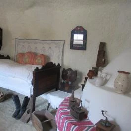 Sáfrány Kert és Egerszalóki Barlanglakások, Egerszalók - 