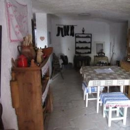 Sáfrány Kert és Egerszalóki Barlanglakások, Egerszalók - 