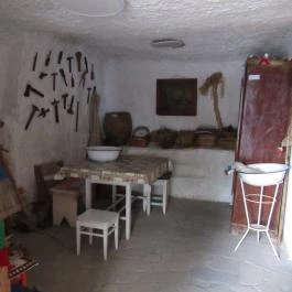 Sáfrány Kert és Egerszalóki Barlanglakások, Egerszalók - 