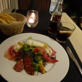 Eiffel Bistro & Bar Budapest - Étel/ital