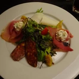 Eiffel Bistro & Bar Budapest - Étel/ital