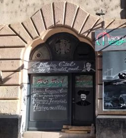 Első Magyar Betyár Kolbászosztó