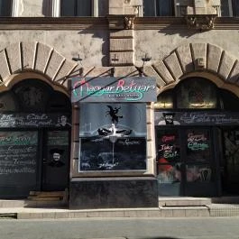 Első Magyar Betyár Kolbászosztó Budapest - Külső kép