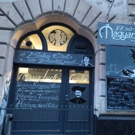 Első Magyar Betyár Kolbászosztó Budapest - Külső kép