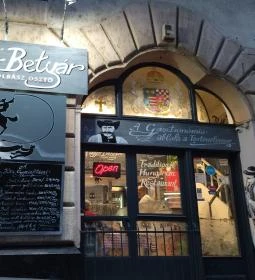 Első Magyar Betyár Kolbászosztó