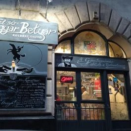 Első Magyar Betyár Kolbászosztó Budapest - Külső kép