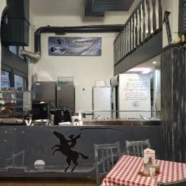 Első Magyar Betyár Kolbászosztó Budapest - Belső