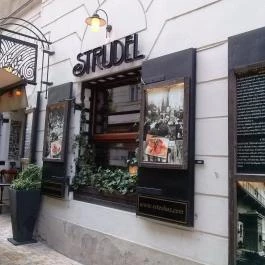 Első Pesti Rétesház Étterem Budapest - Külső kép