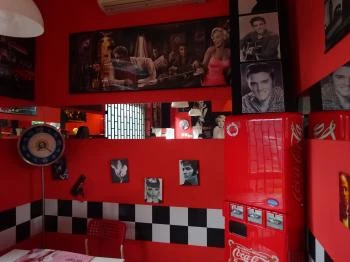 Elvis Burger Retro Diner Budapest