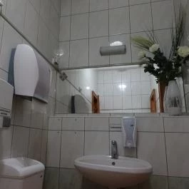 Emil Cukrászda Pilisvörösvár - Mosdó