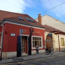 Erhardt Pékség Sopron - Külső kép