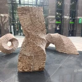 Az erő nyomai, Budapest - Külső kép