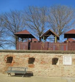 Erődfal és sarokbástya