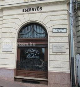 Esernyős Kávézó