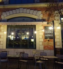 Esetleg Bár & Bisztró - Bálna