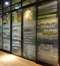 Esetleg Bár & Bisztró - Bálna