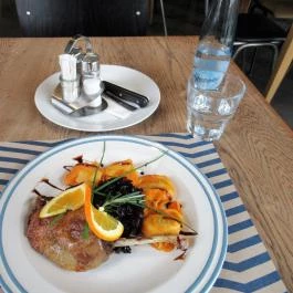 Esetleg Bár & Bisztró - Bálna Budapest - Étel/ital