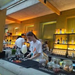 Este11 Budapest - Belső