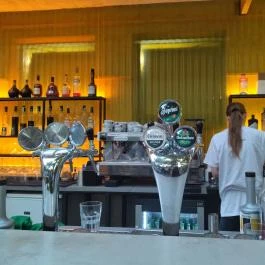 Este11 Budapest - Belső