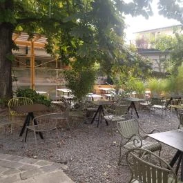 Este11 Budapest - Belső