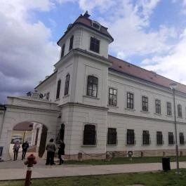 Esterházy-kastély Tata - Külső kép