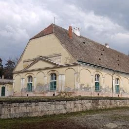 Esterházy-kastély, Csákvár - Külső kép